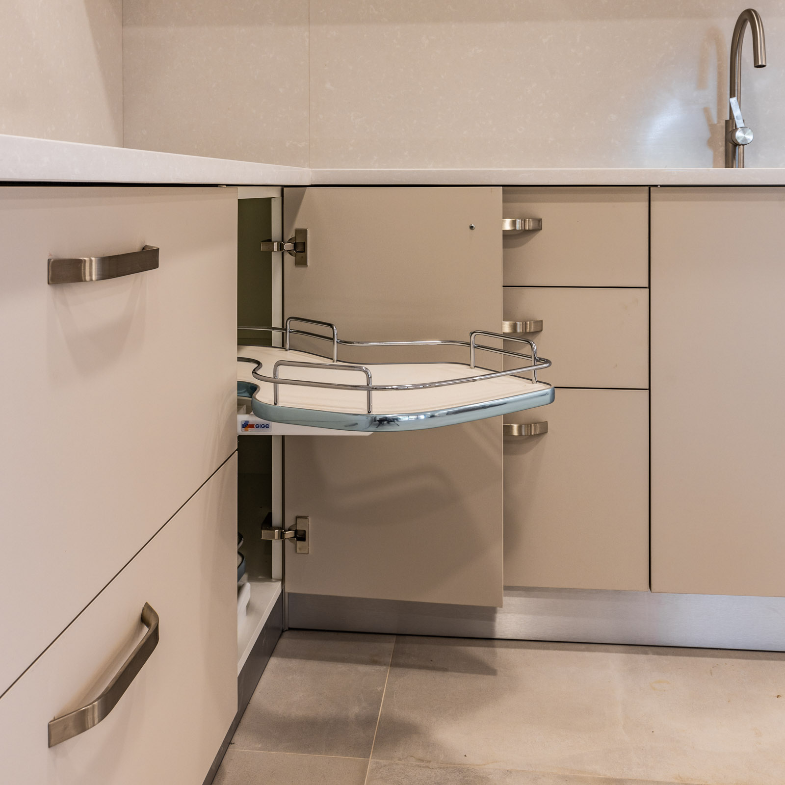 Acessório interior para móvel de canto de cozinha