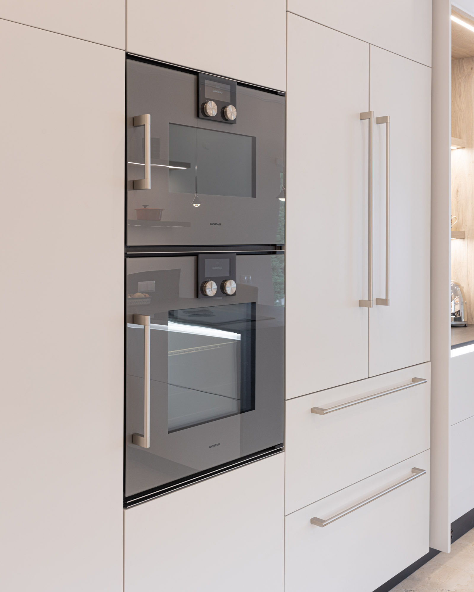 Forno e forno combinado com micro-ondas Gaggenau em cozinha de Luxo em Almancil, Algarve.