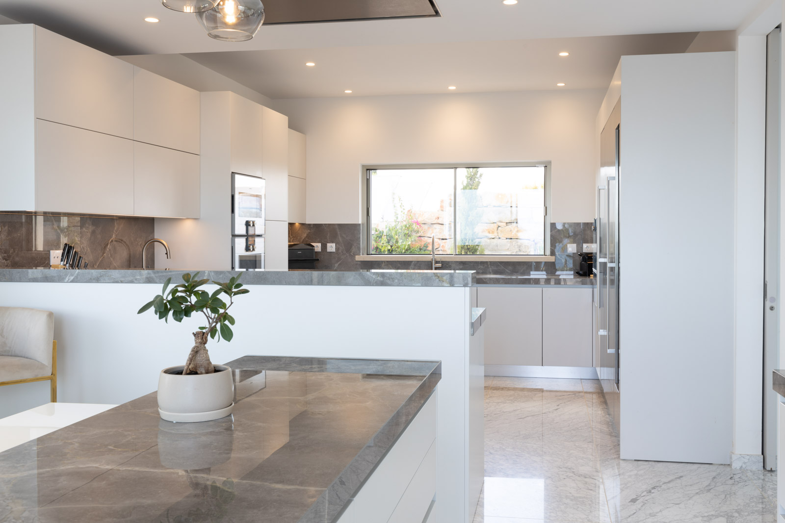Cozinha JMQ de Luxo na Praia da Luz com Gaggenau