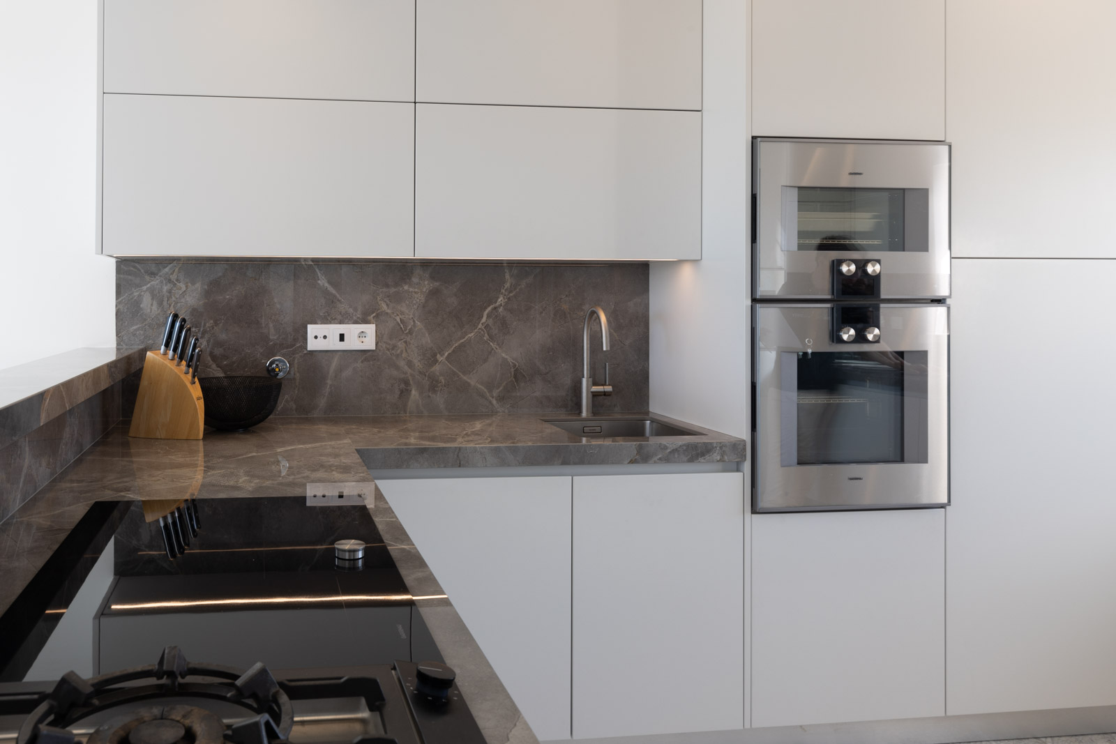 Cozinha JMQ de Luxo na Praia da Luz com Gaggenau