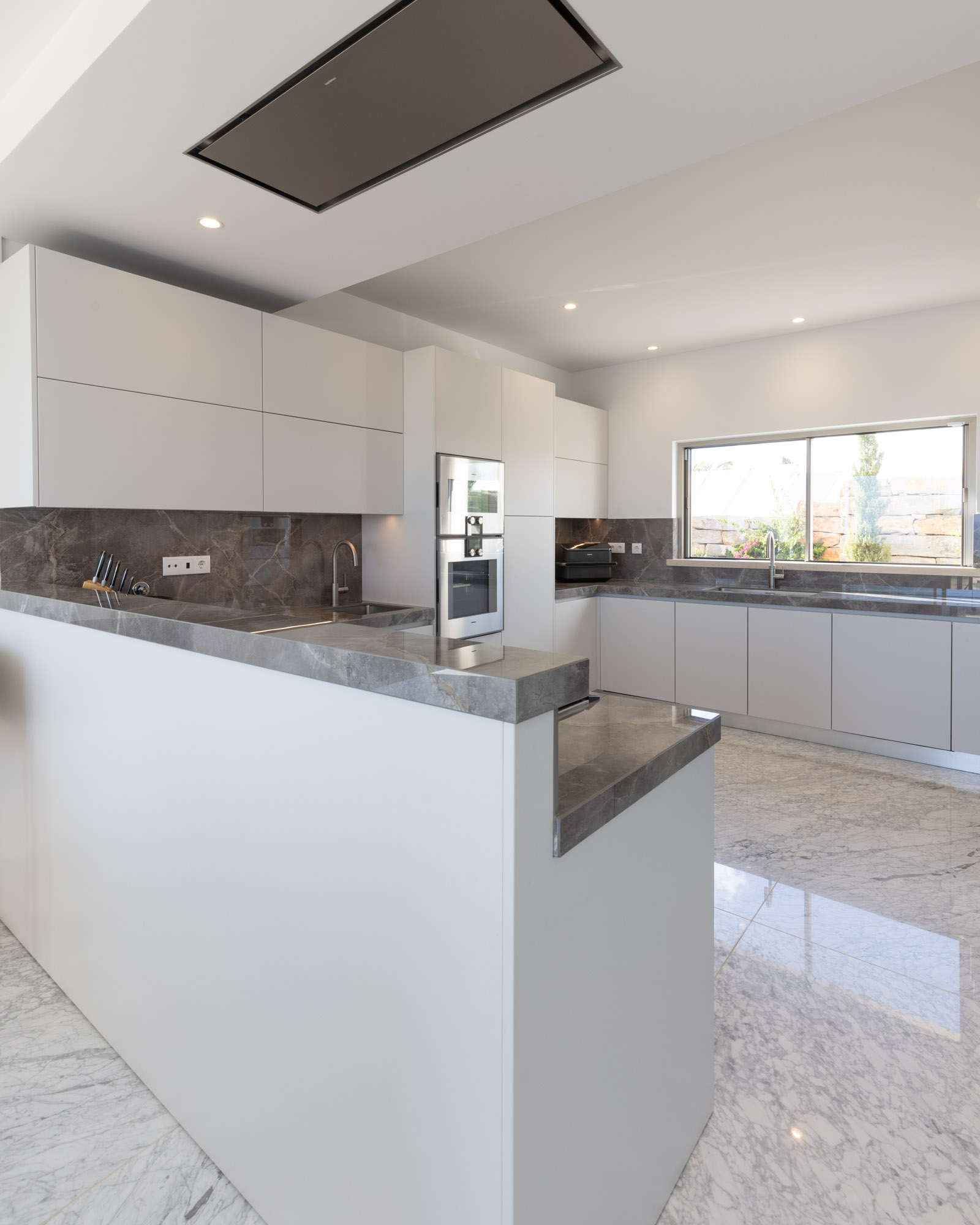 Cozinha JMQ de Luxo na Praia da Luz com Gaggenau