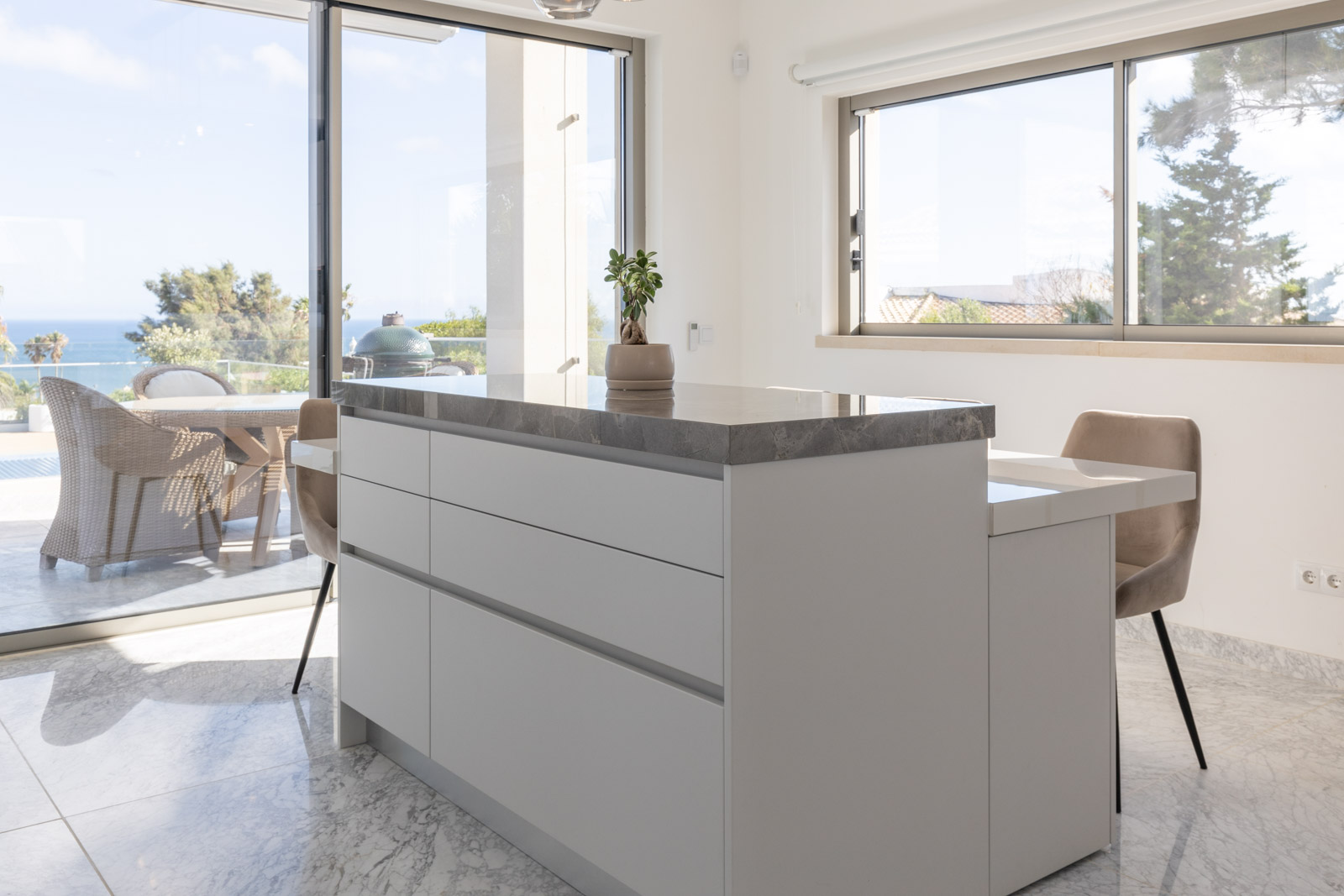 Cozinha JMQ de Luxo na Praia da Luz com Gaggenau